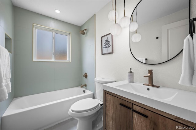 10067 W 68th Pl, Arvada, CO 80004 - full bath featuring vanity and bathing tub / shower combination
