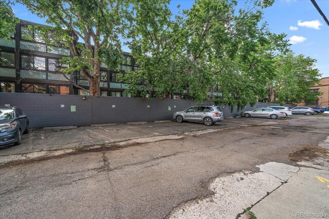 1050 N Corona St Unit 202, Denver, CO 80218 - view of uncovered parking lot