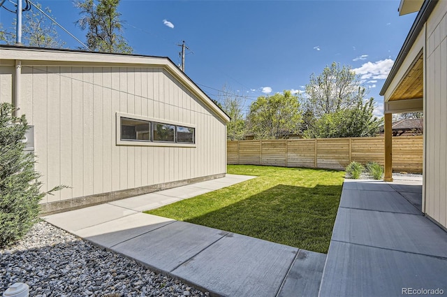 view of yard featuring a patio area