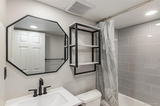 10051 E Walsh Pl, Denver, CO 80247 - bathroom featuring shower / tub combo with curtain, vanity, recessed lighting, and a textured wall