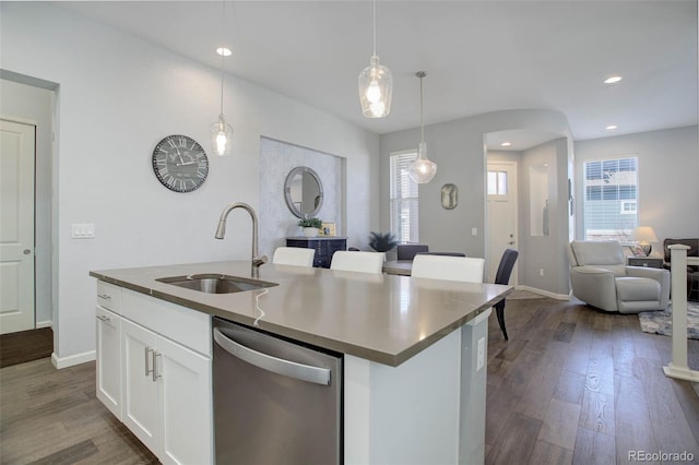 kitchen with dark wood-type flooring, an island with sink, a sink, open floor plan, and dishwasher