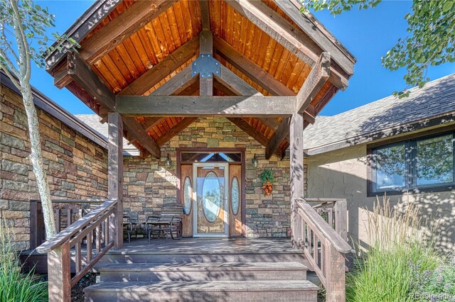 doorway to property with covered porch