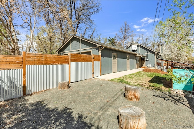 505 S Roosevelt Rd, Lafayette, CO 80026 - view of side of home with fence