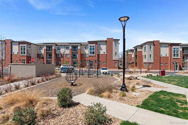 surrounding community featuring a residential view
