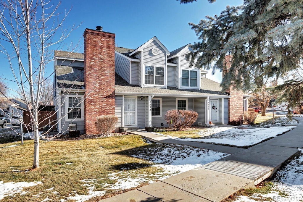 view of front of house featuring a yard