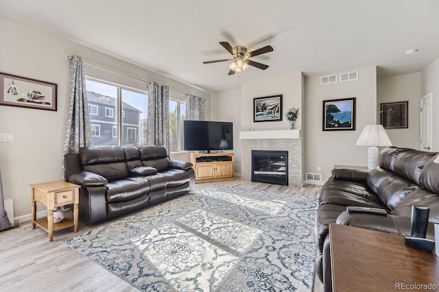 living room with light hardwood / wood-style flooring and ceiling fan