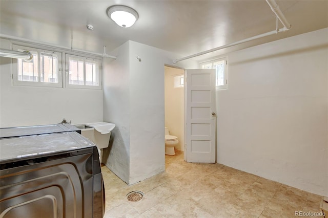 2636 N Glencoe St, Denver, CO 80207 - full bath with washer / clothes dryer, toilet, and a shower