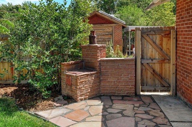 2636 N Glencoe St, Denver, CO 80207 - view of gate