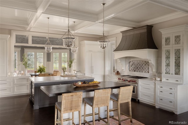 5470 S Highline Cir, Greenwood Village, CO 80121 - kitchen featuring double oven range, a center island with sink, backsplash, coffered ceiling, and dark wood-style floors