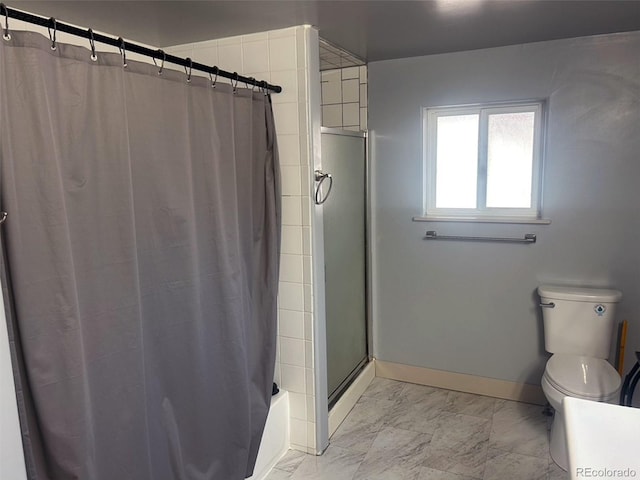 bathroom with curtained shower and toilet