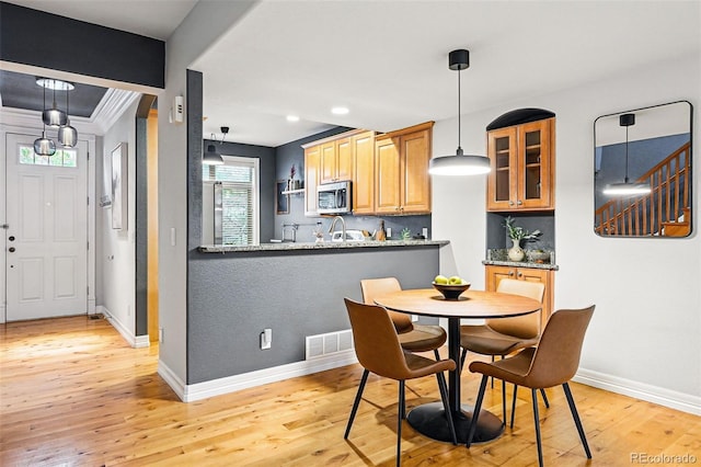 2319 Decatur St, Denver, CO 80211 - dining space featuring light wood-style floors, crown molding, and recessed lighting