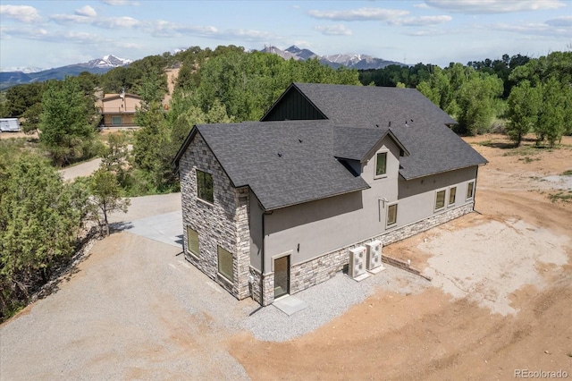 birds eye view of property featuring a mountain view