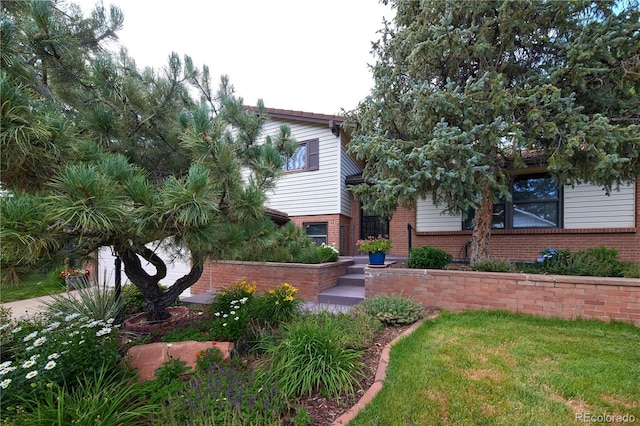 2141 S Dallas St, Denver, CO 80231 - view of front facade featuring brick siding and a front yard