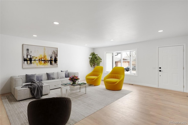 living room featuring recessed lighting, light wood-style flooring, and baseboards