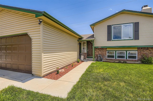 3762 S Halifax St, Aurora, CO 80013 - tri-level home featuring brick siding, a front yard, and a chimney