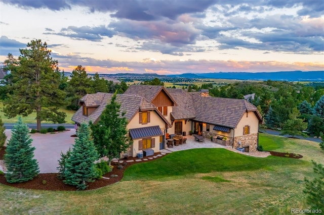 view of front of property with a lawn