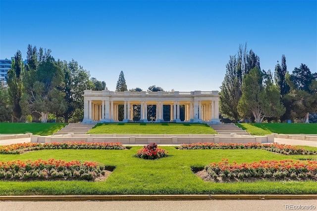 exterior space featuring a lawn
