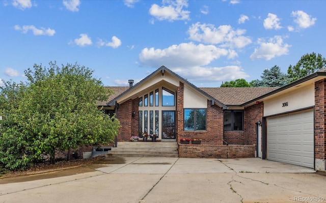 view of front facade featuring a garage