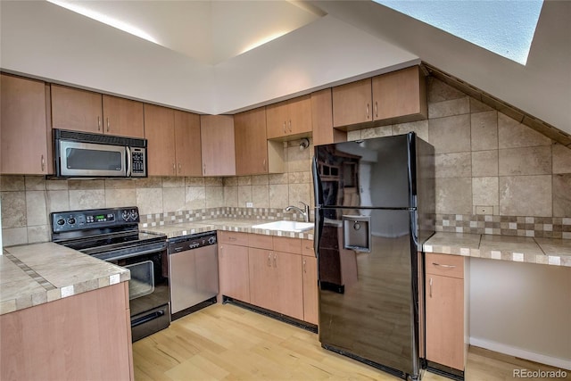 21650 US Highway 6 Unit 2096, Dillon, CO 80435 - kitchen featuring black appliances, light wood-style flooring, backsplash, and light countertops