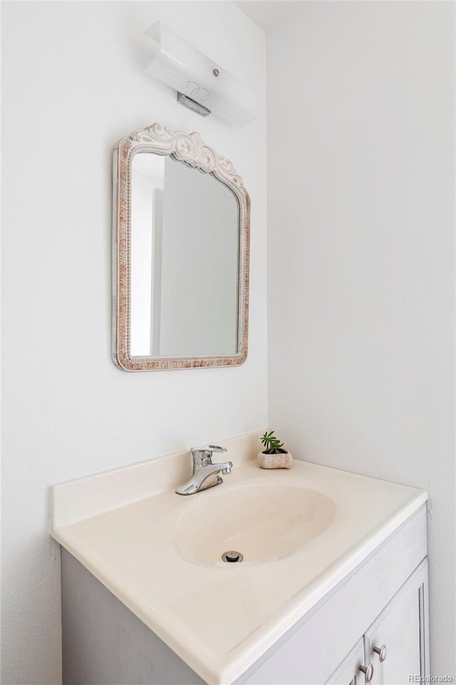 9453 W Utah Pl, Lakewood, CO 80232 - bathroom featuring vanity