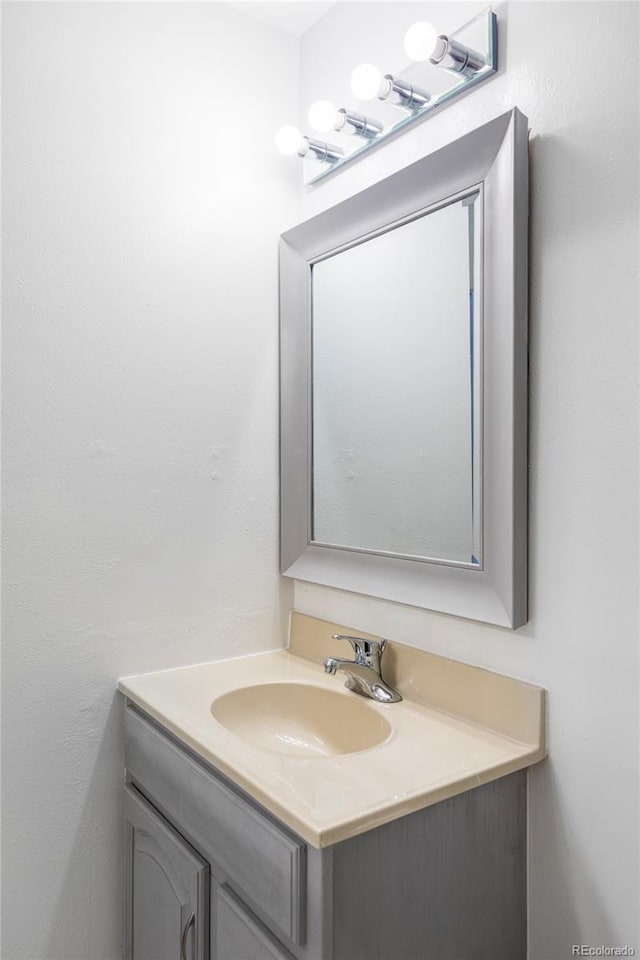 9453 W Utah Pl, Lakewood, CO 80232 - bathroom featuring vanity