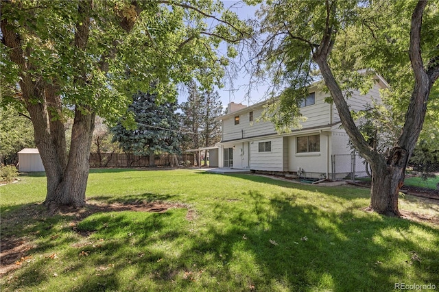 view of yard featuring a patio area