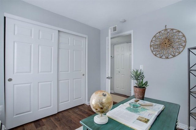 office area with dark hardwood / wood-style floors