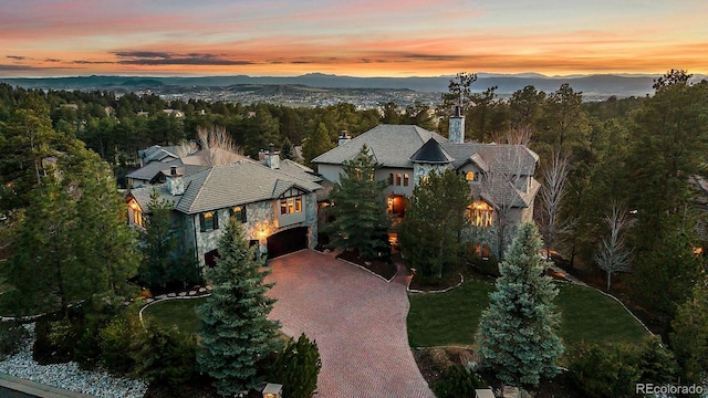 5085 Knobcone Dr, Castle Rock, CO 80108 - aerial view of property and surrounding area featuring mountains and a heavily wooded area