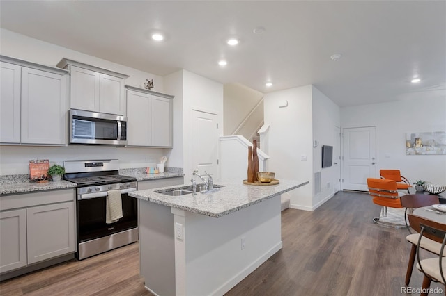 7017 Kali Ct, Frederick, CO 80530 - kitchen with stainless steel appliances, gray cabinets, dark wood-style flooring, an island with sink, and recessed lighting