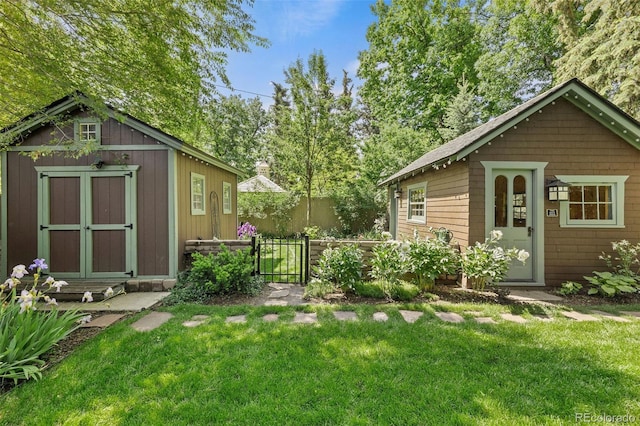 13 2nd St, Colorado Springs, CO 80906 - view of yard featuring a gate and a shed