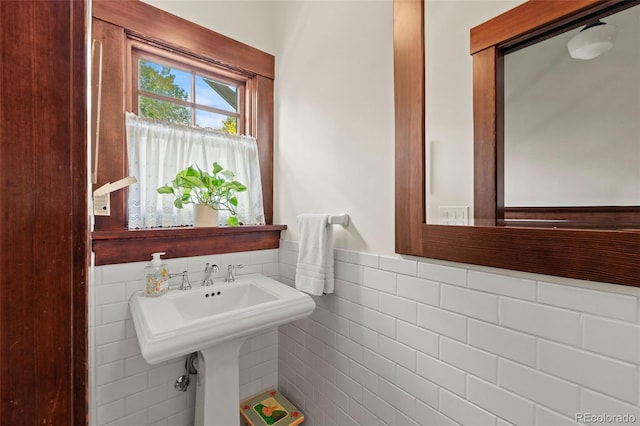 13 2nd St, Colorado Springs, CO 80906 - bathroom with tile walls