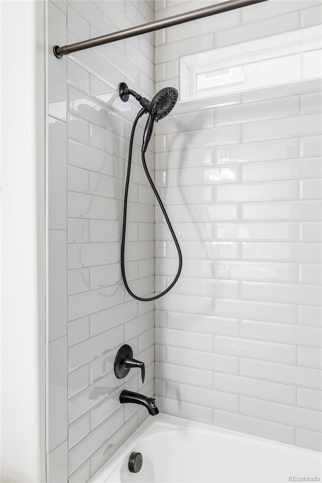 bathroom with washtub / shower combination