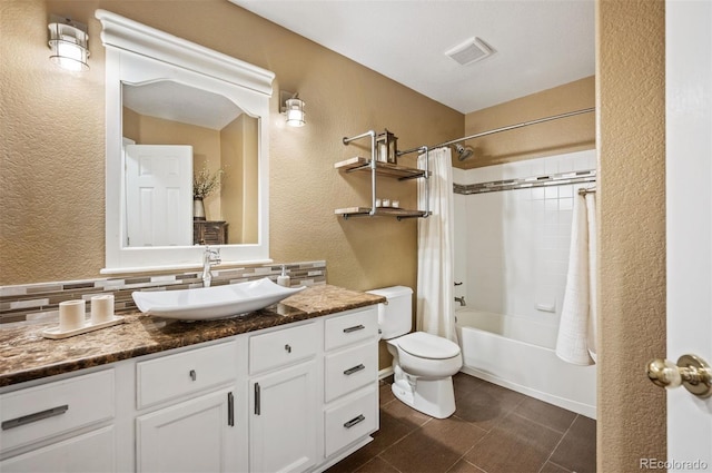 6480 Moss Cir, Arvada, CO 80007 - bathroom with vanity, shower / bath combo with shower curtain, a textured wall, backsplash, and tile patterned floors