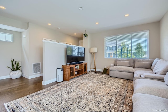 living room featuring baseboards, wood finished floors, visible vents, and recessed lighting