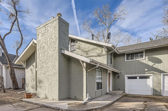 view of front of house featuring a garage