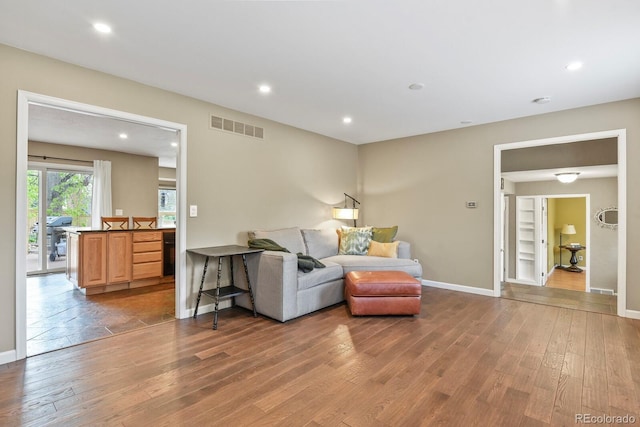 living area featuring hardwood / wood-style flooring, baseboards, and recessed lighting