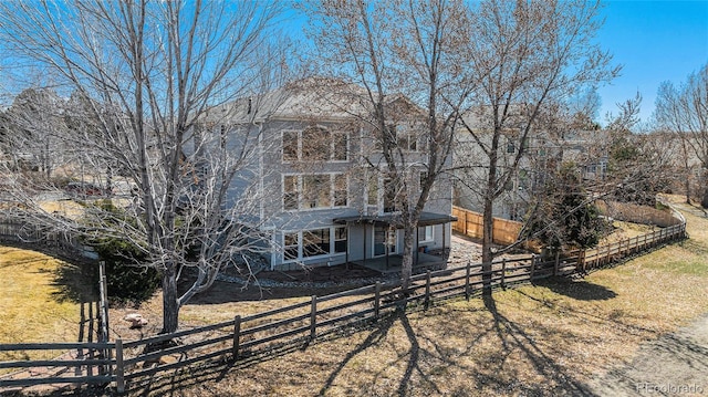 back of house featuring a fenced front yard