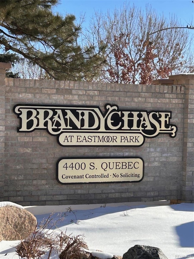 view of community / neighborhood sign