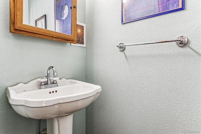 bathroom featuring sink