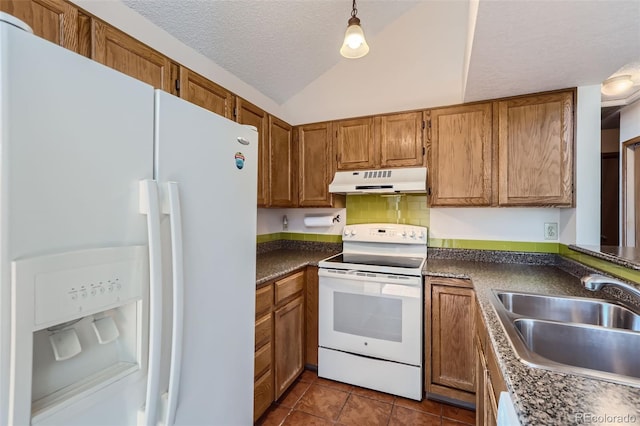 kitchen featuring sink, vaulted ceiling, pendant lighting, a textured ceiling, and white appliances