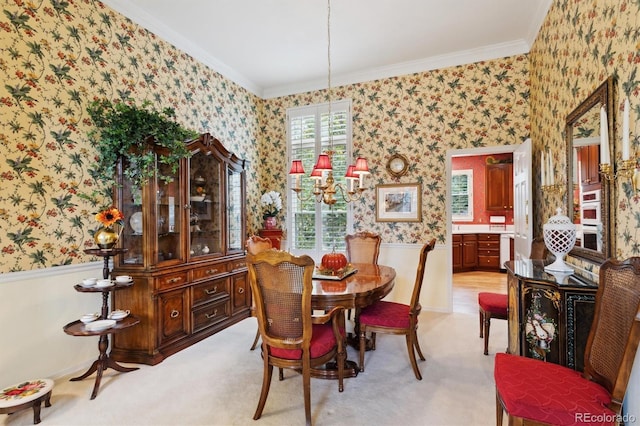 dining area with ornamental molding