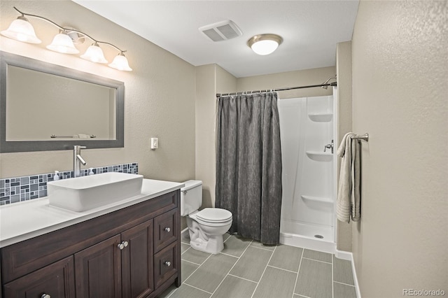 bathroom with curtained shower, vanity, toilet, and backsplash