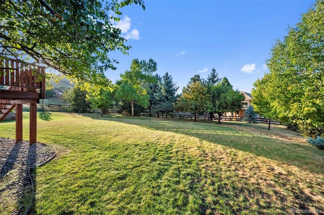 view of yard featuring a rural view