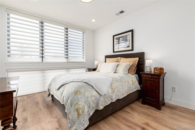 bedroom with light wood-style flooring, baseboards, visible vents, and recessed lighting