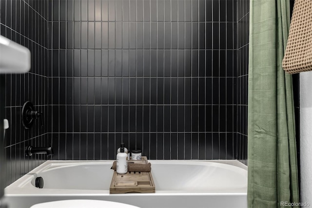 4465 Mesa Top Dr, Monument, CO 80132 - bathroom with shower / bathtub combination with curtain