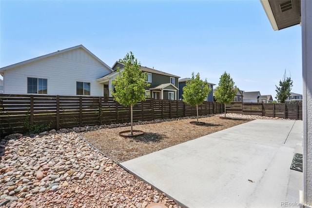 view of yard featuring a patio area