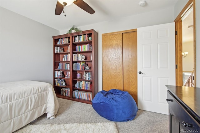 bedroom with a closet, carpet flooring, and a ceiling fan