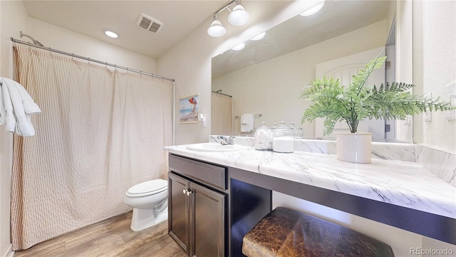 10016 Hough Pt, Parker, CO 80134 - full bath with wood finished floors, toilet, vanity, curtained shower, and recessed lighting