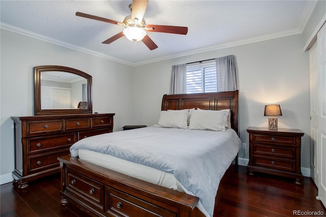 bedroom with dark wood-type flooring, ceiling fan, ornamental molding, and a closet