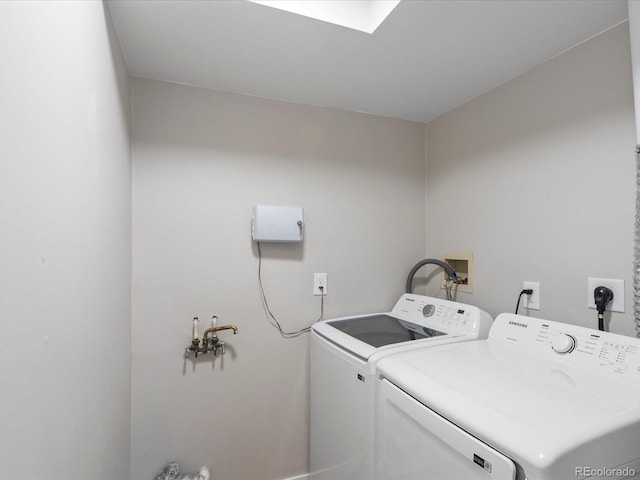 laundry room featuring independent washer and dryer